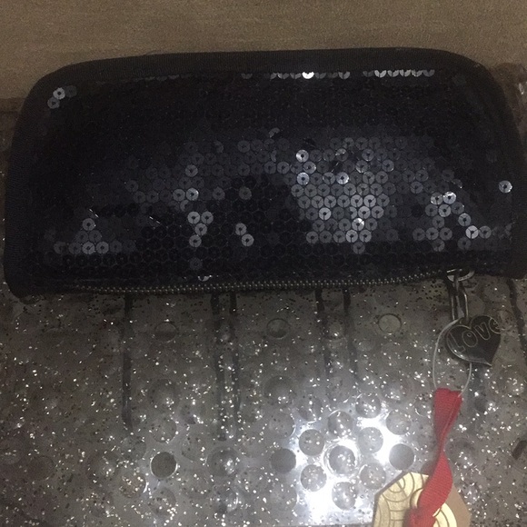 Really cute sequin clutch - Picture 2 of 3